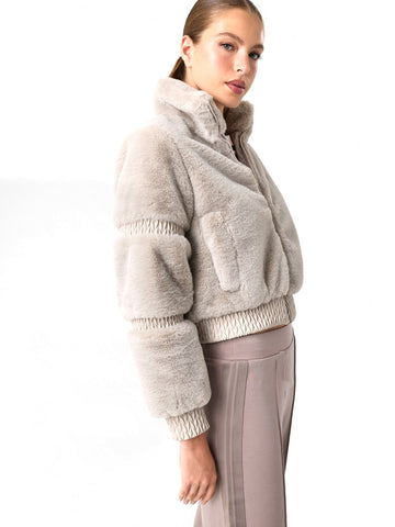 Guess Athleisure Carla Faux Fur High Neck Jacke - Capospalla Donna - Stonesand